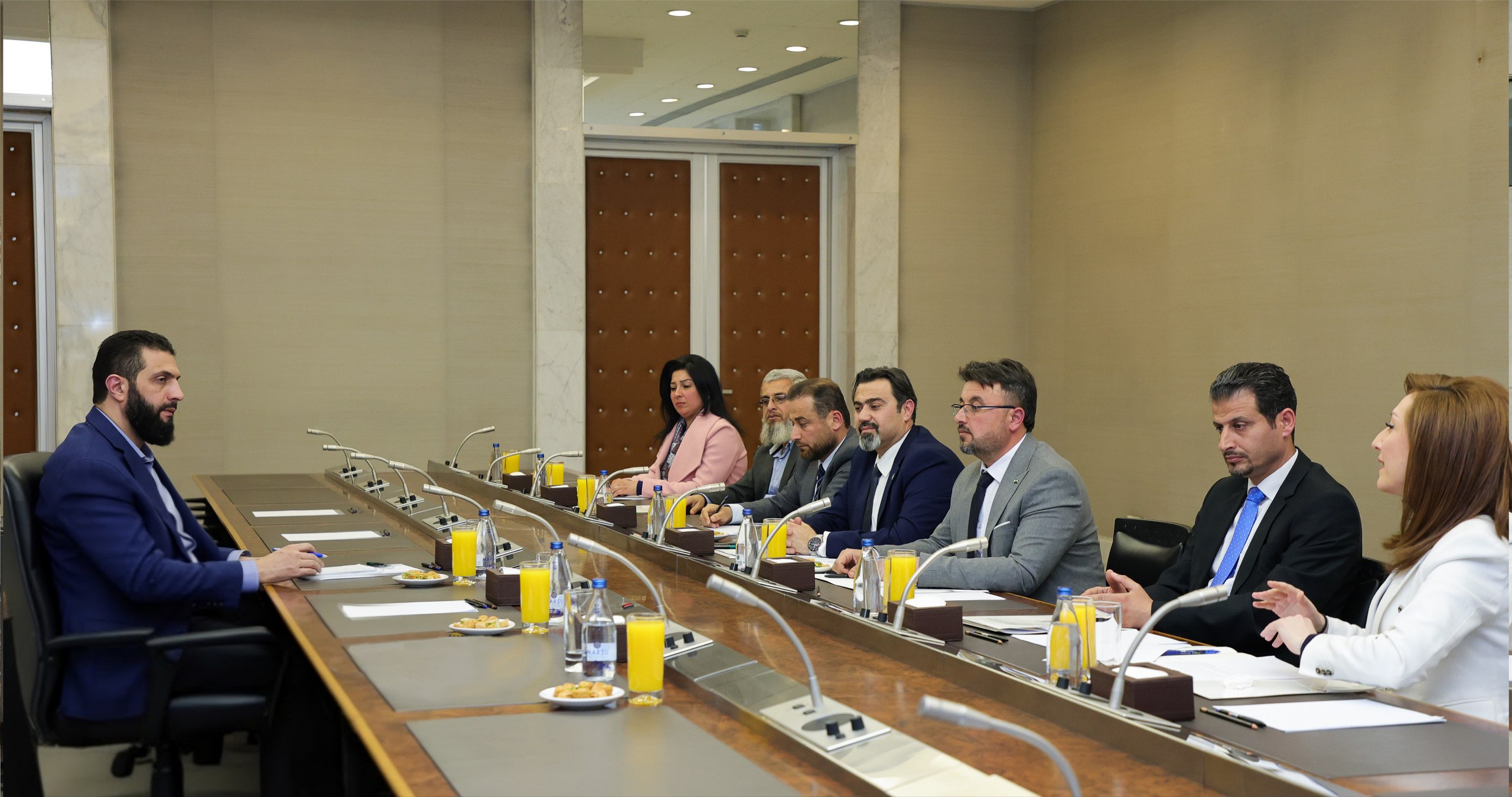 تعيينات غامضة وممارسات تفتقر للشفافية في إدارة الحكومة